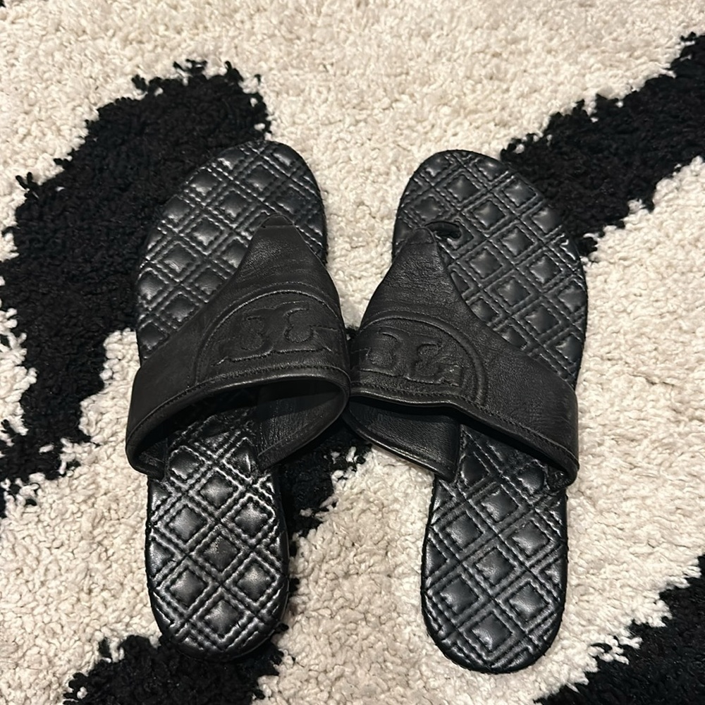 Tory Burch black quilted flip flop